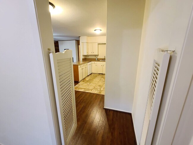 Building Photo - 2 Bed, 2 Bath Duplex near White Rock Lake!