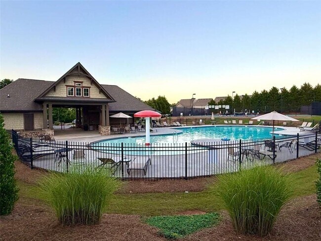 Building Photo - 5115 Breezewood Cir