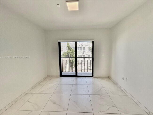 Building Photo - 836 SW 2nd St