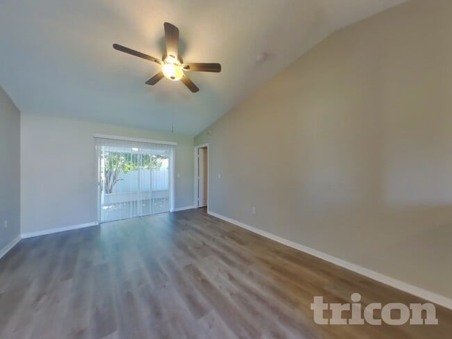 Building Photo - 272 Kings Pond Ave