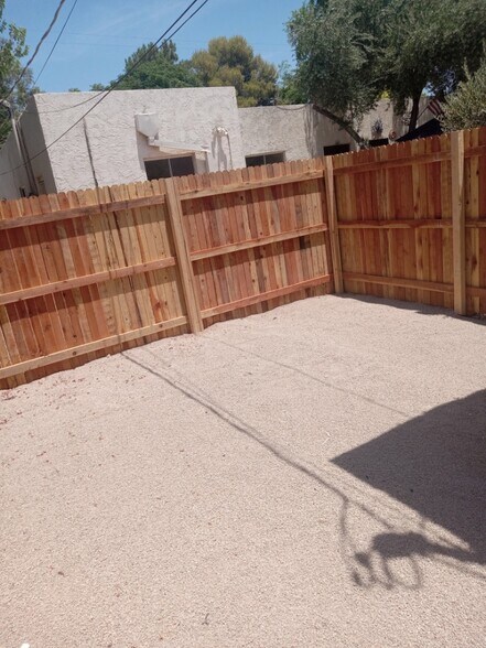 Building Photo - 2520 W Vista Ave