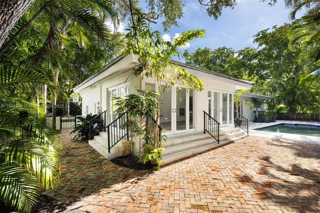 Building Photo - 600 Santurce Ave