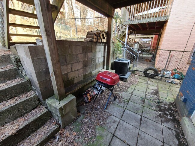 Building Photo - SPACIOUS 4 BEDROOM IN THE HEART OF OAKLAND - AVAILABLE FOR AUGUST