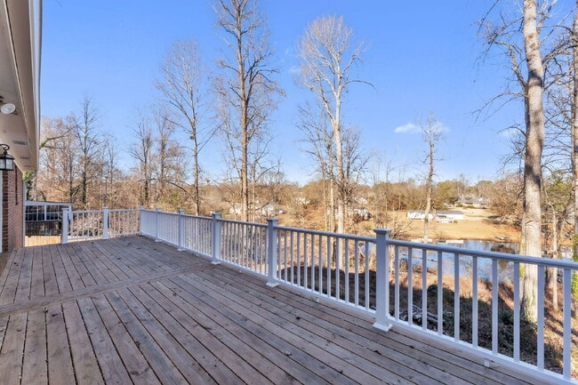 Building Photo - Spacious 4-Bed, 4-Bath Rental Home with Lake Views in Belle Terre Acres! ($2,225/mo rent***)