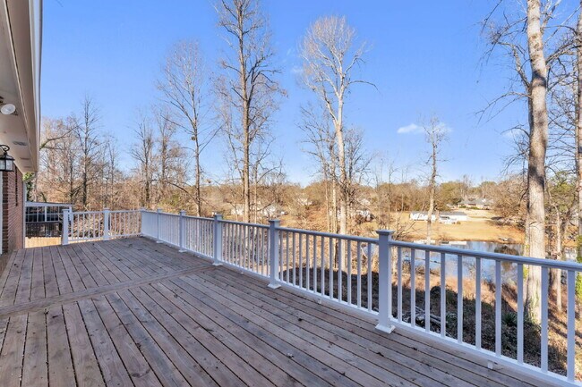 Building Photo - Spacious 4BR, 4BA Home with Lake Views in Belle Terre Acres $2,225/mo rent***