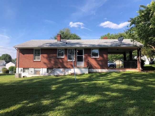 Building Photo - Brick Ranch with fresh paint! Carport! Located right at Fort Ave and Wards Rd