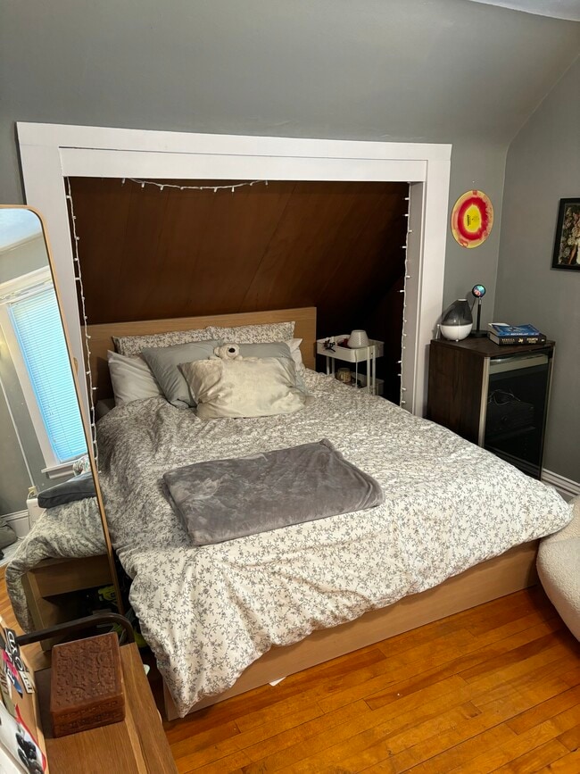 Building Photo - 1115 13th Ave SE