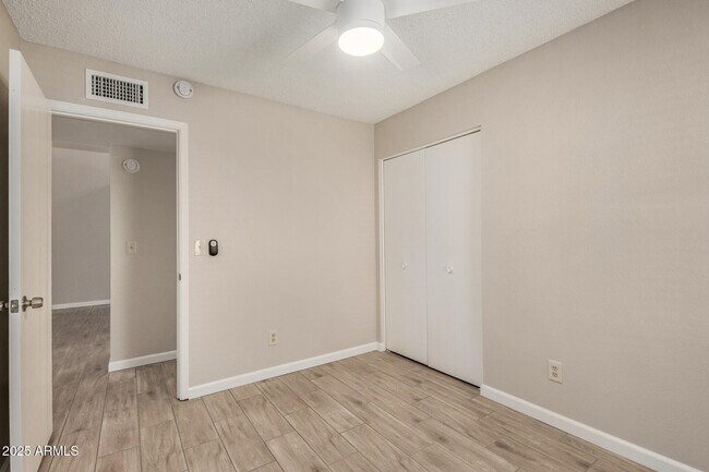 Building Photo - 5136 E Evergreen St