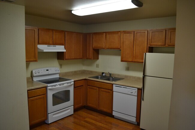 Building Photo - Main Level 2 Bedroom in Gated Community