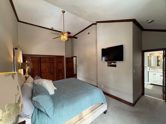 Building Photo - Spectacular 3 Bed/2.5 Bath Colonial in Freeport!