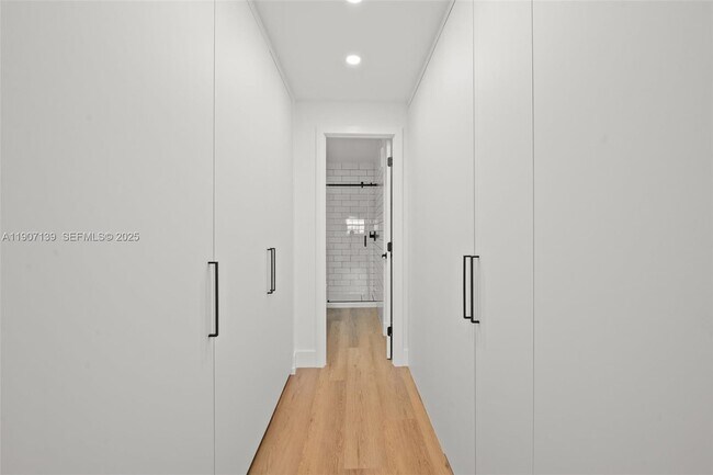 Building Photo - 8107 SW 72nd Ave