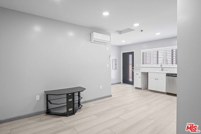Building Photo - 8322 Colegio Dr