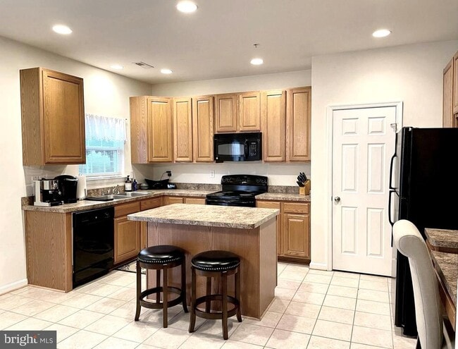 Building Photo - 3788 Bedford Dr