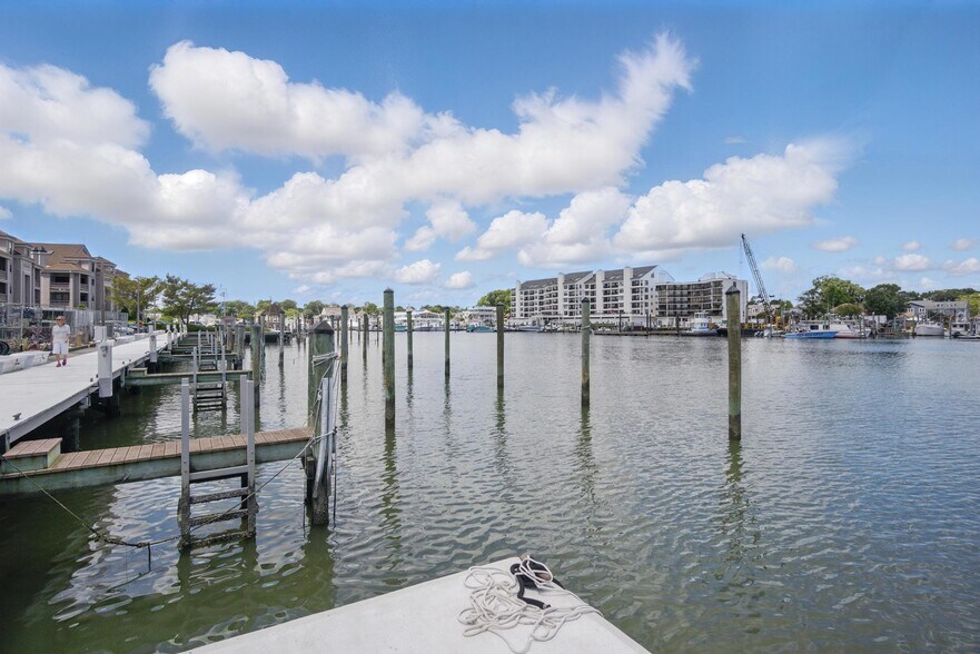 Building Photo - 401 Harbour Pt