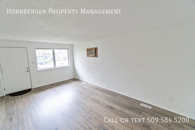 Building Photo - Duplex on the North Side