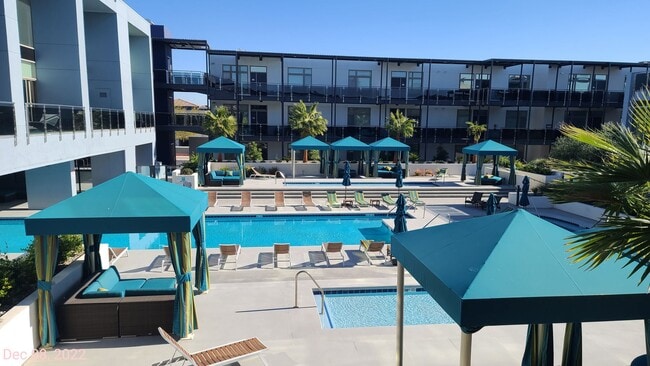 Building Photo - 2 Bedroom Condo located in Park House.