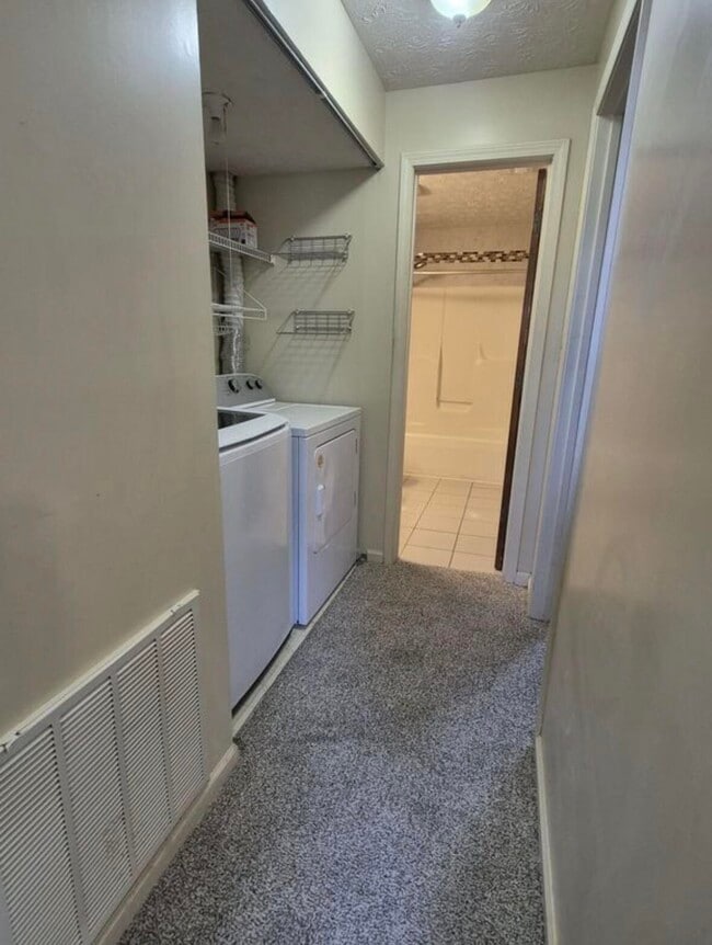 Building Photo - 1400 Hartland Woods Way