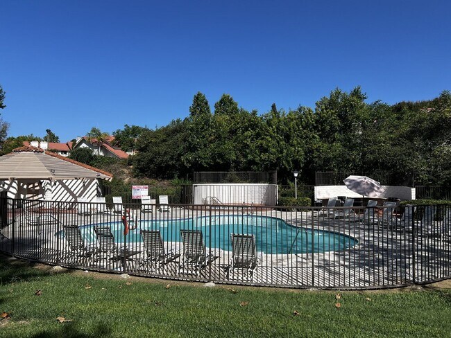 Building Photo - 3036 Avenida Christina