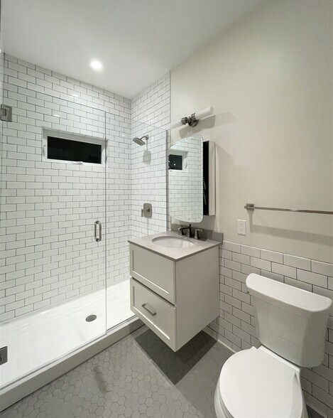 Building Photo - 70 Spring St