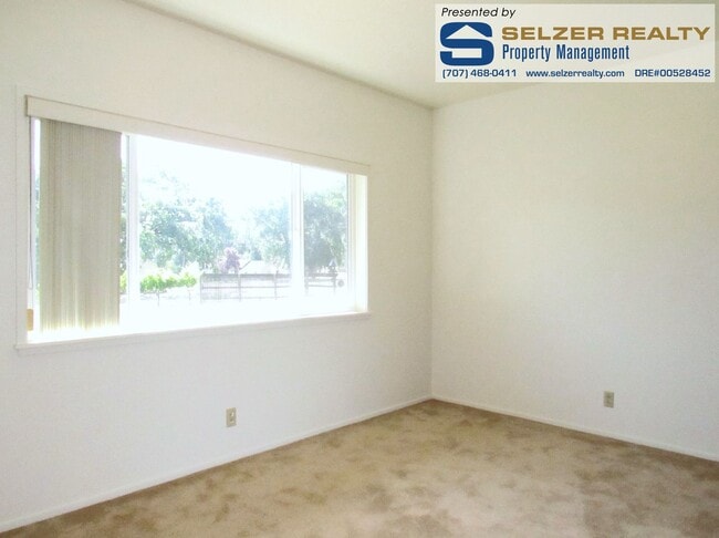 Building Photo - Spacious 4 bd. gated country estate w/ pool!