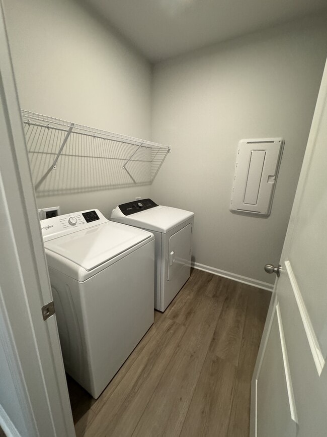 Building Photo - 3067 Visionary Dr