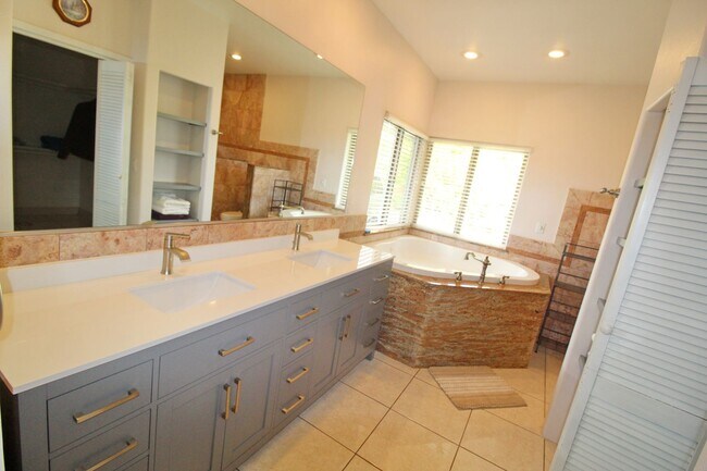 Building Photo - Kula - Furnished 3Bed/2Bath standalone home with Spectacular views