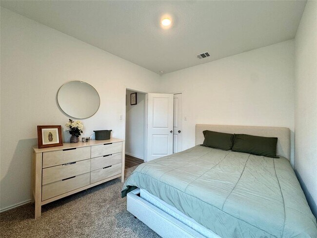 Building Photo - 112 Akela Wy