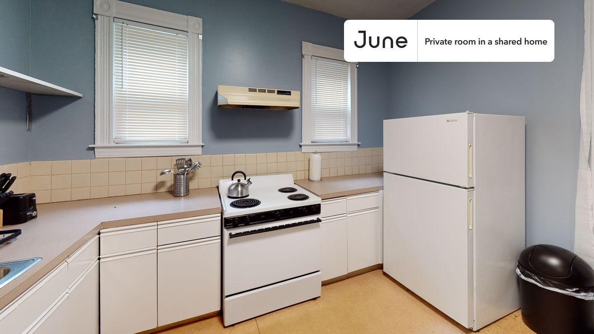 Building Photo - Room in Shared 3 bed/1 bath home