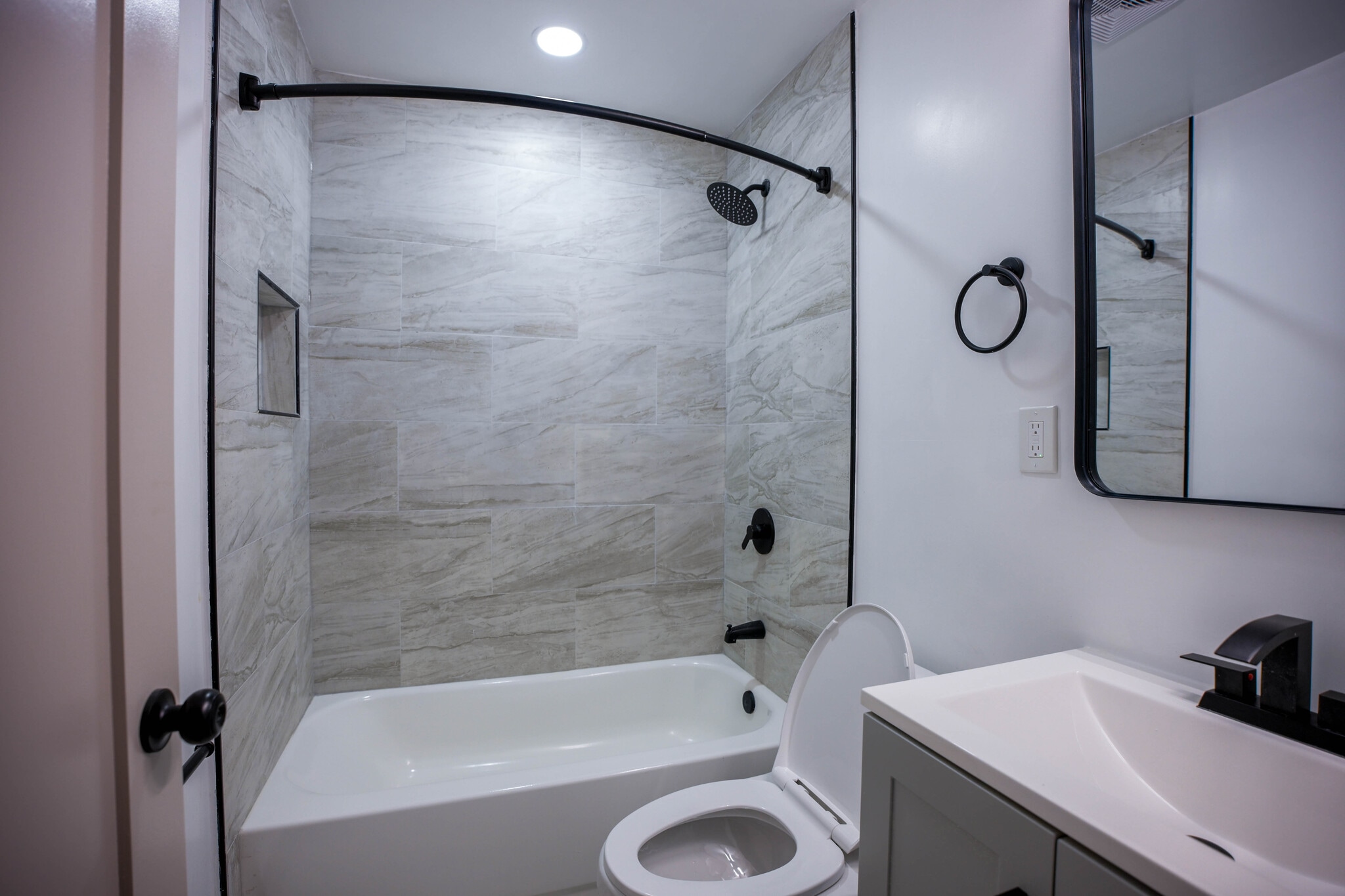 Building Photo - 111 E Garwood Ave