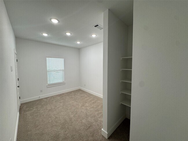 Building Photo - 4604 Bricker St
