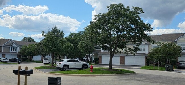 Building Photo - 1561 E Chivalry Ct