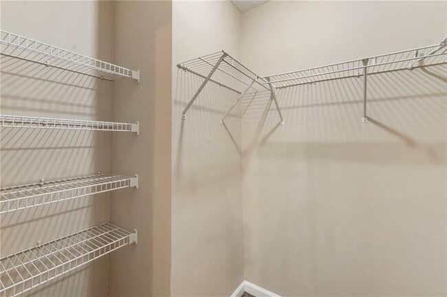 Building Photo - 6750 Sunset Hills Blvd