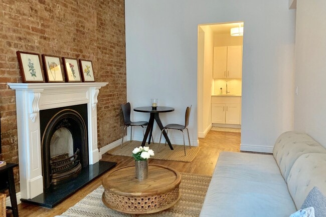 Building Photo - 134 W 71st St