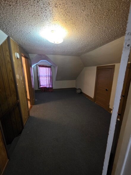 Building Photo - 7 W River Ave