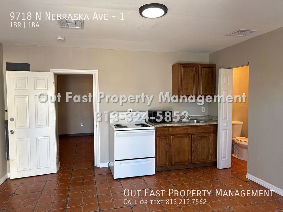 Building Photo - 9718 N Nebraska Ave