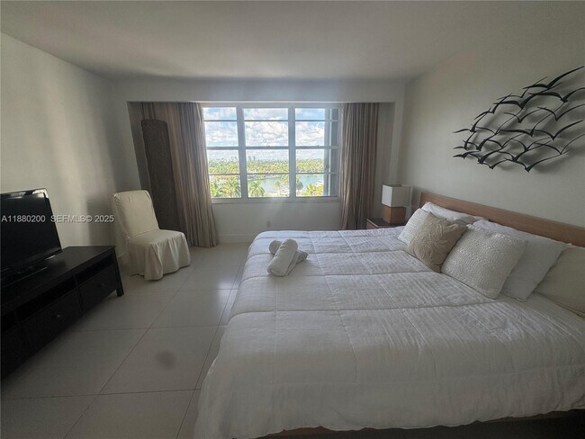 Building Photo - 5151 Collins Ave