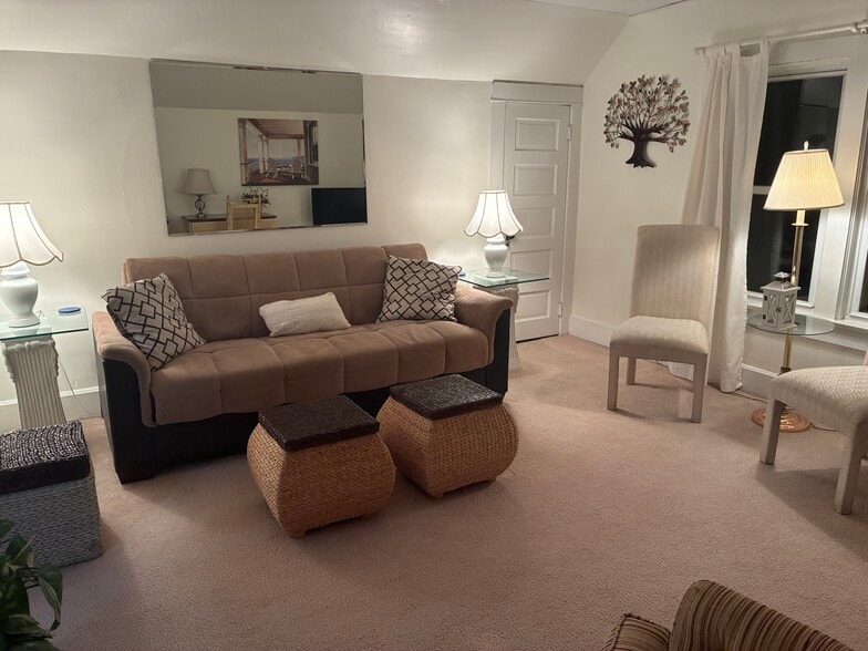 Building Photo - 515 Lions Park Dr