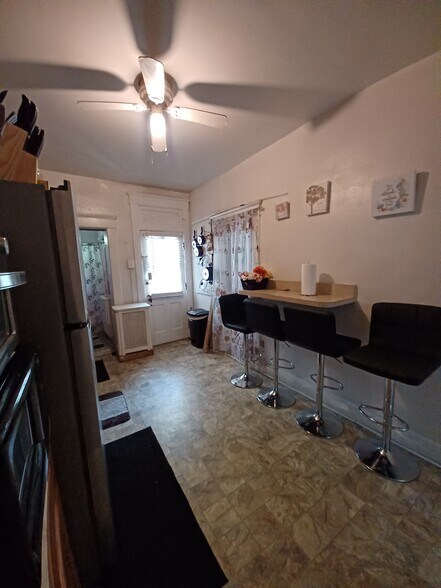 Building Photo - 5023 Queensberry Ave