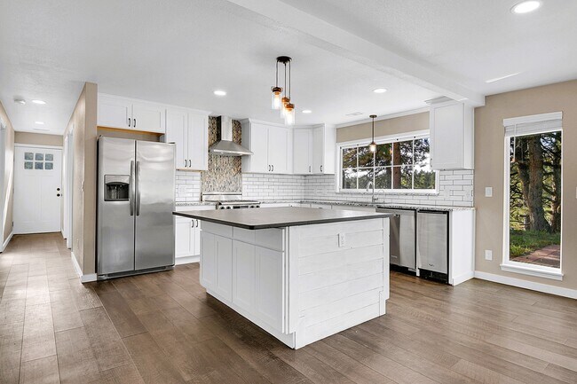 Building Photo - 6554 High Cir