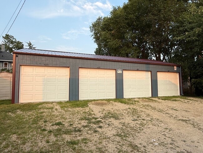 Building Photo - 619 Rose St