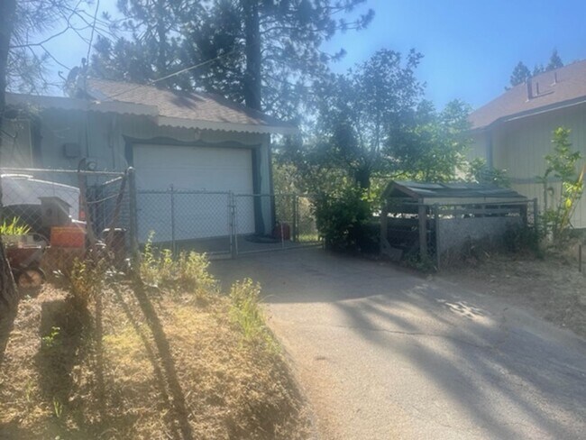 Building Photo - Level Entry 2 bedroom 2 bath