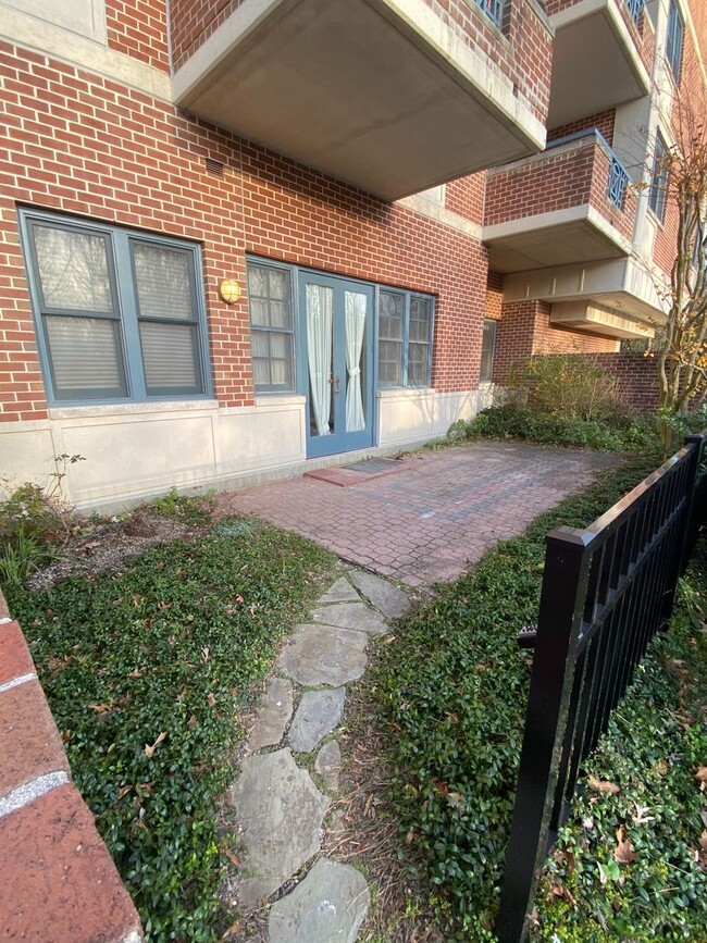 Building Photo - Heritage Harbour - South River Condominium...