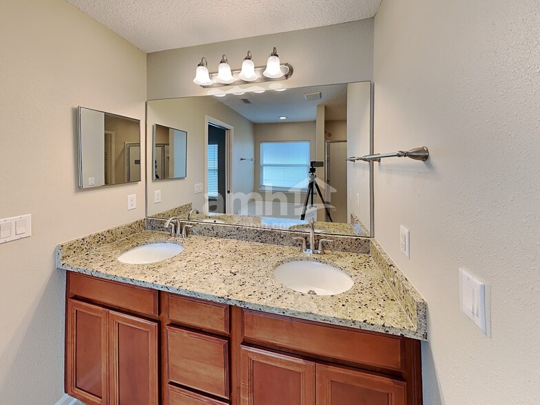 Building Photo - 3932 Pipit Pt