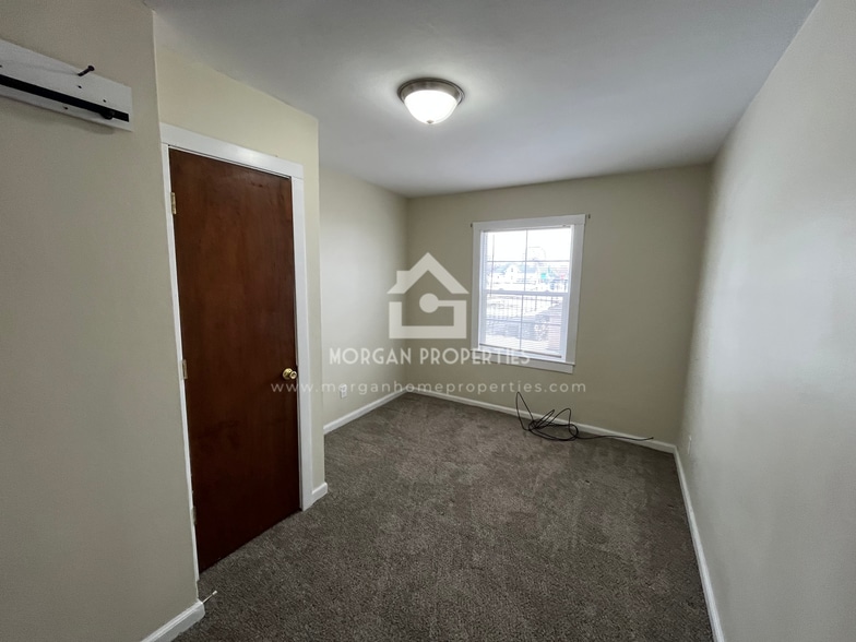 Building Photo - 1229 W 13th St