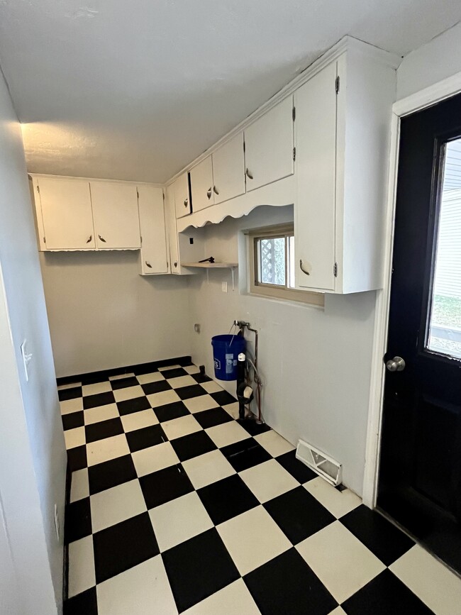 Building Photo - 2742 Walnut St