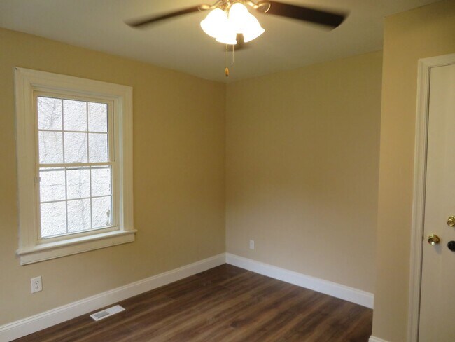Building Photo - Newly renovated and updated home in Historic Petersburg.