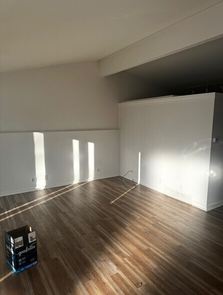 Building Photo - 1810 Greenbriar Ln