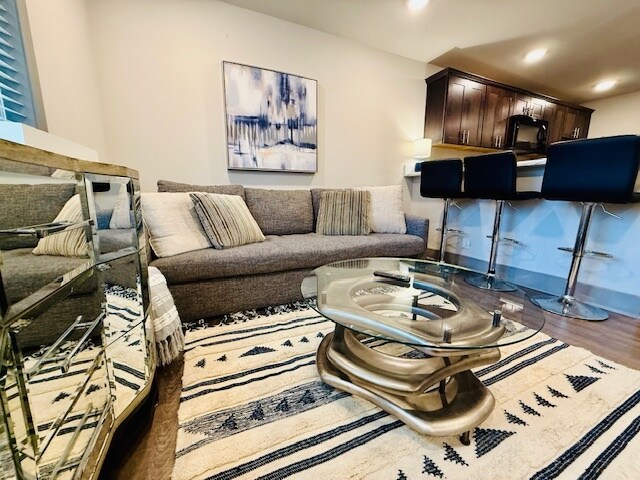 Building Photo - 3221 York Dr