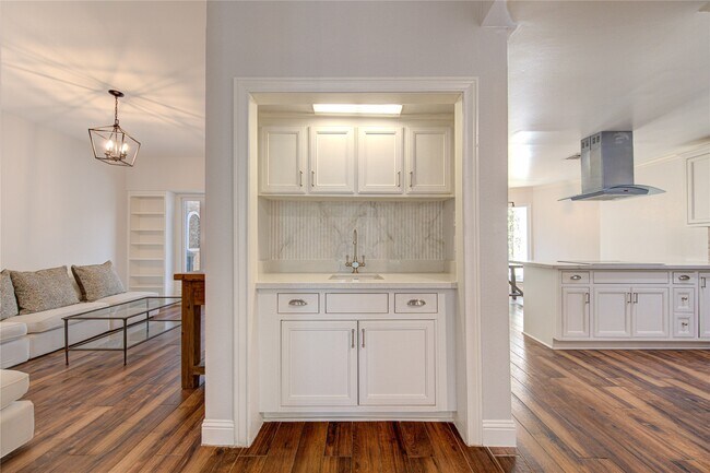 Building Photo - 438 E Fair Harbor Ln
