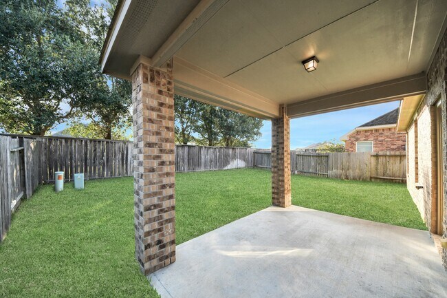 Building Photo - 3115 Lake Dr